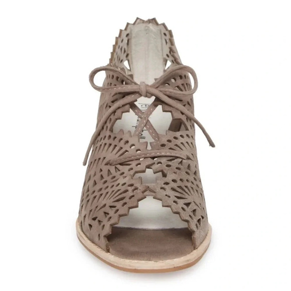 New Jeffrey Campbell Espejo low Wedge Sandal Perforated laser cut lace up print - Picture 2 of 10